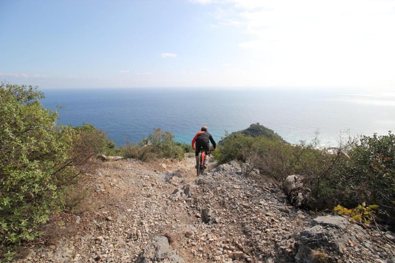 Ilgattosuruotefinalligure Finale Ligure Exterior foto